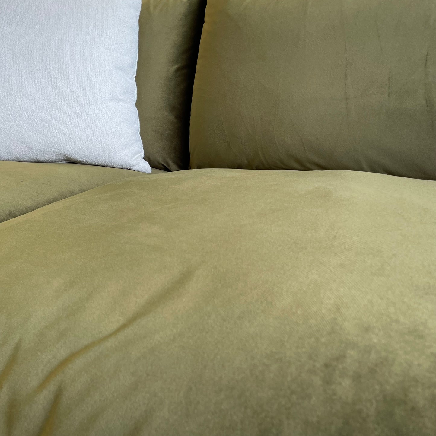 Bellamia Luna Loveseat in Green Performance Velvet