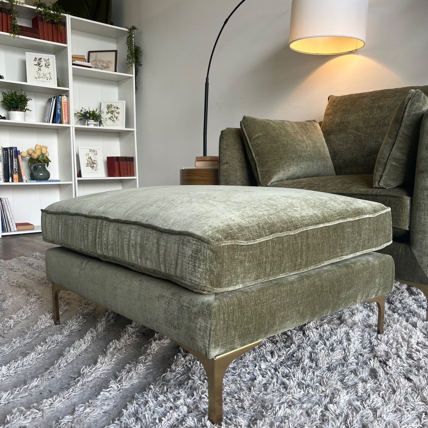 Interior Define Caitlin Accent Chair w/Ottoman in Ivy Green Vintage Velvet
