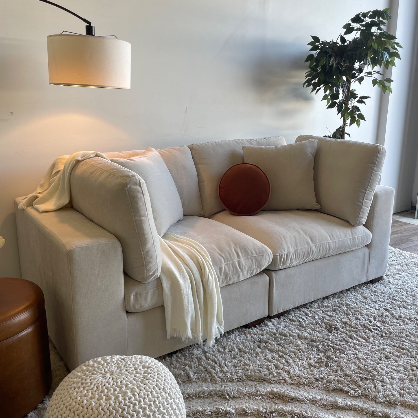 Lakeview Loveseat in Vanilla Cream