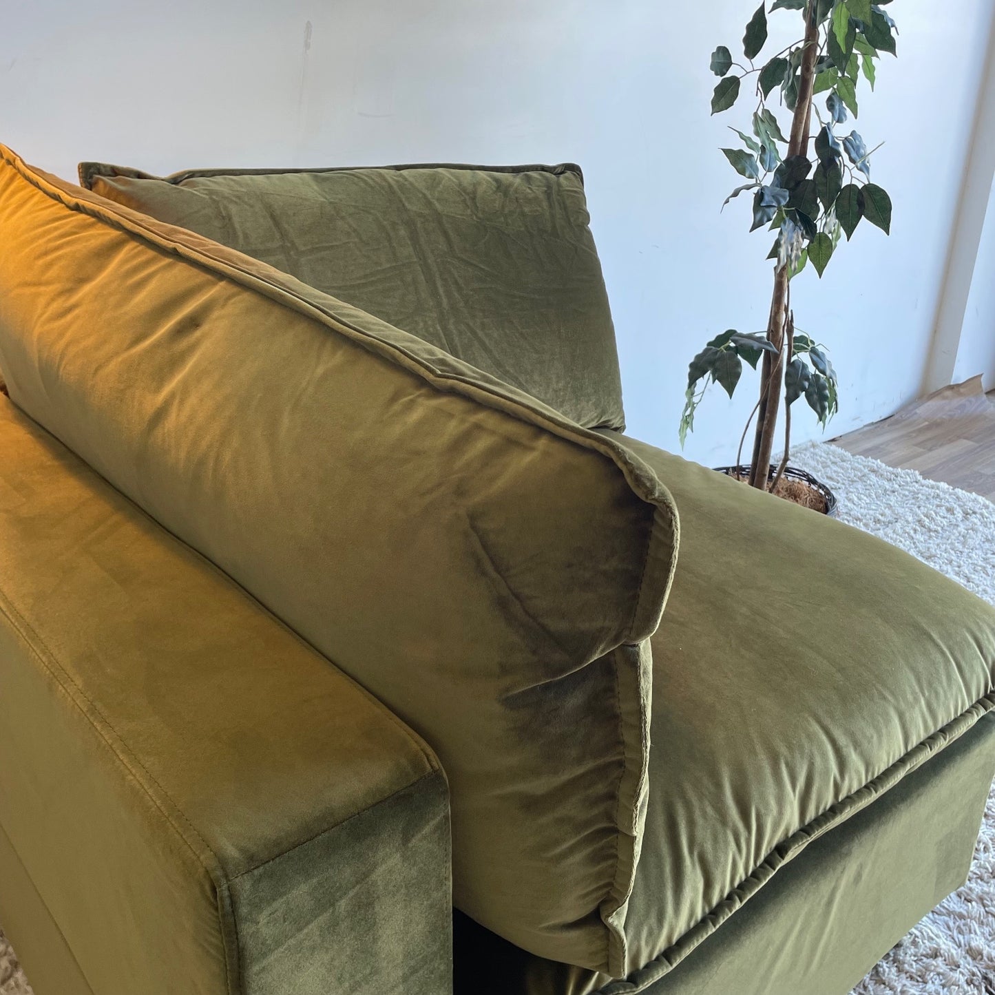 Bellamia Corner piece in Green performance Velvet