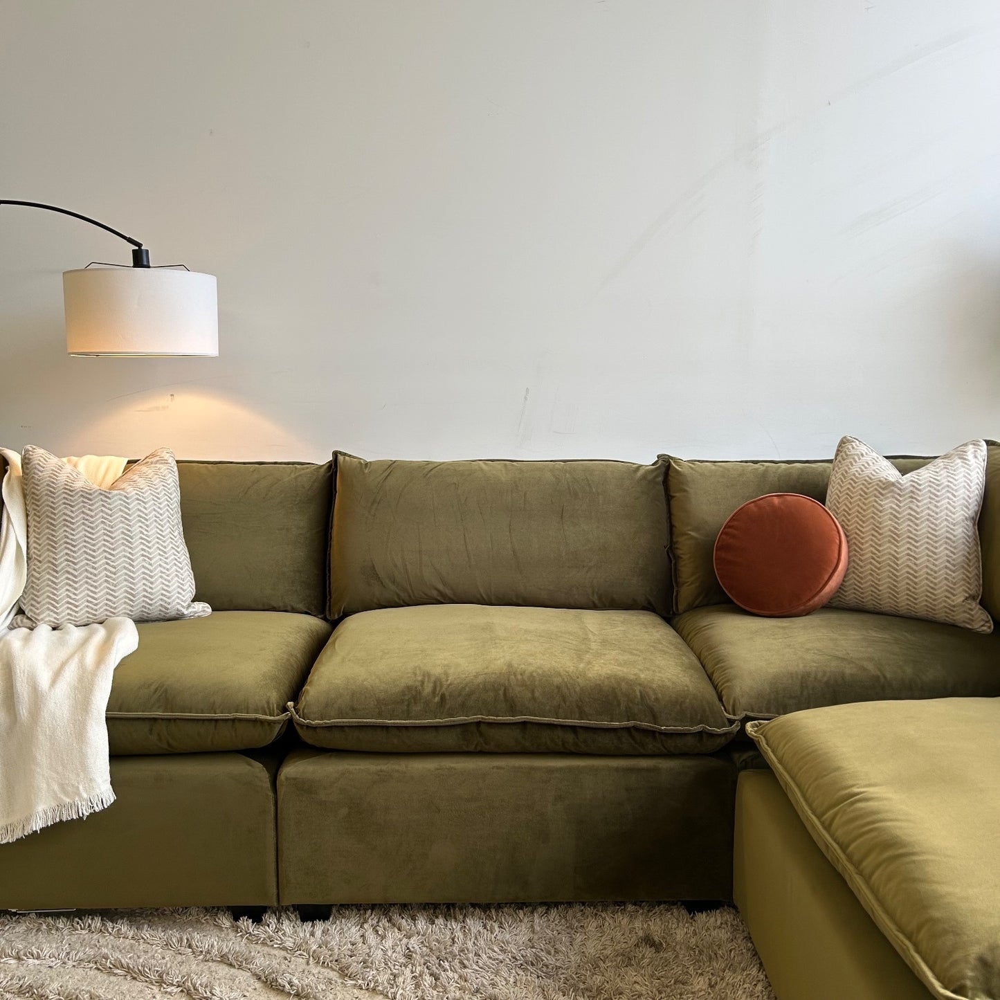 Bellamia L-shape in Green Performance Velvet