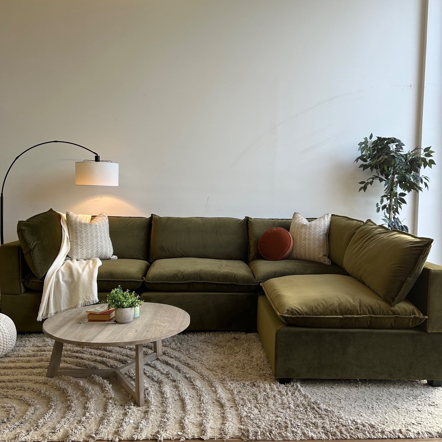 Bellamia L-shape in Green Performance Velvet