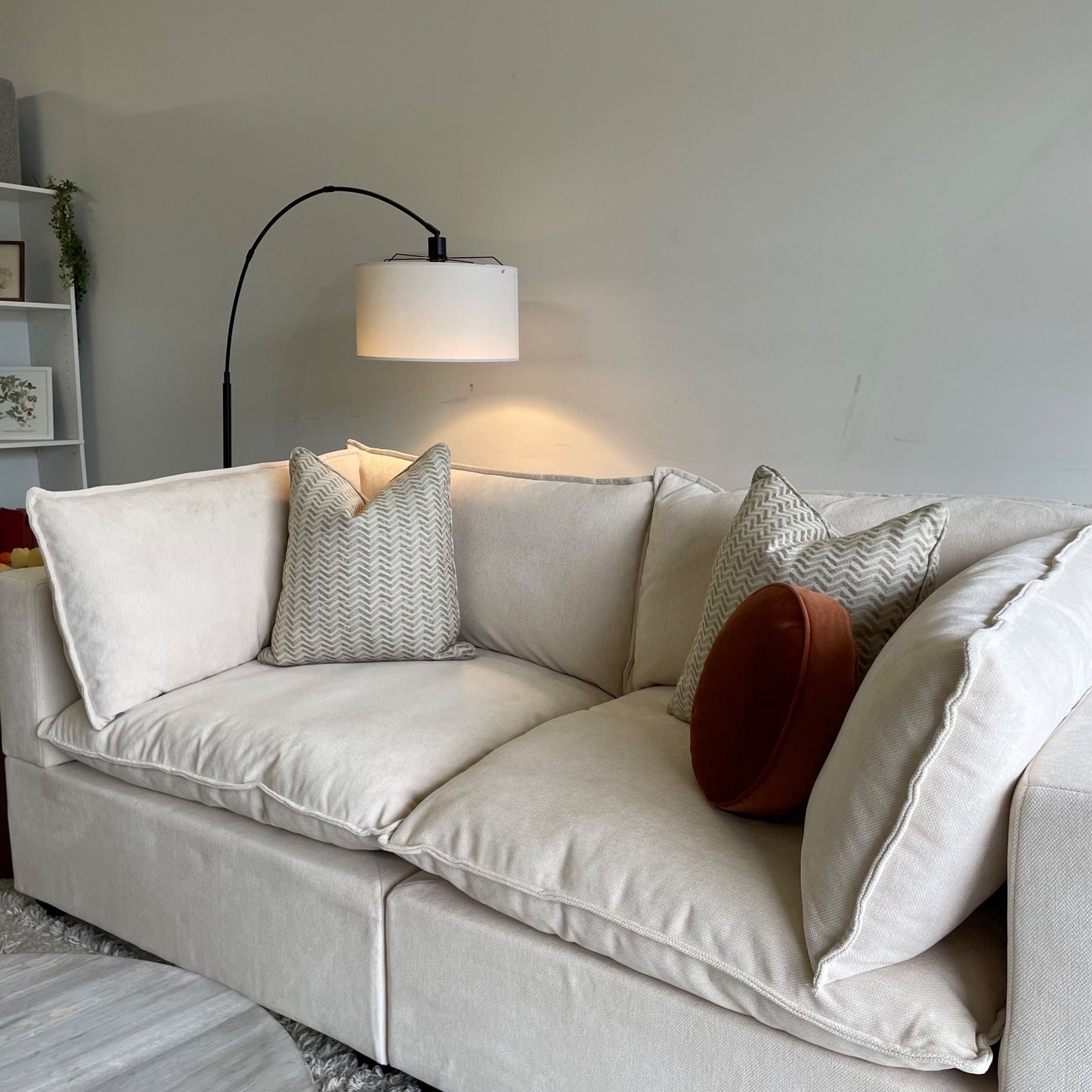 Bellamia Loveseat in Cream Performance Chenille