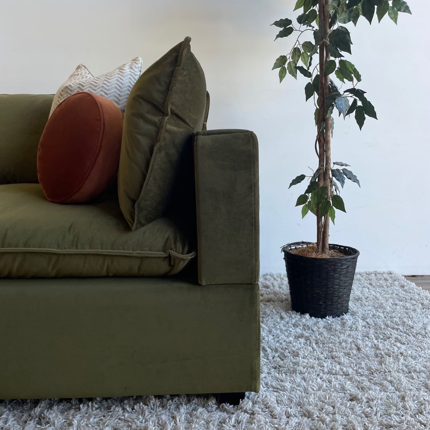 Bellamia Luna U-Shape Enclosed in Green Performance Velvet