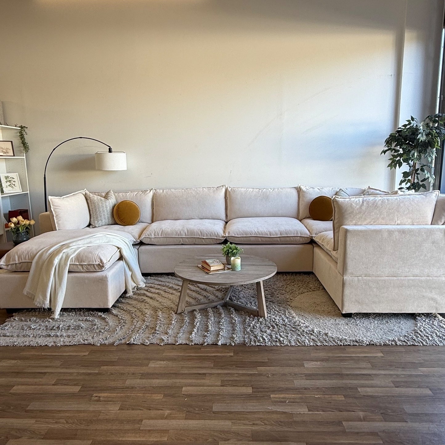 Bellamia Luna U-Shape Enclosed in Cream Performance Chenille