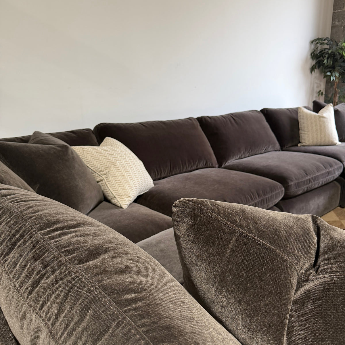 Woodland U-Shape Enclosed with Classic Ottoman cushions