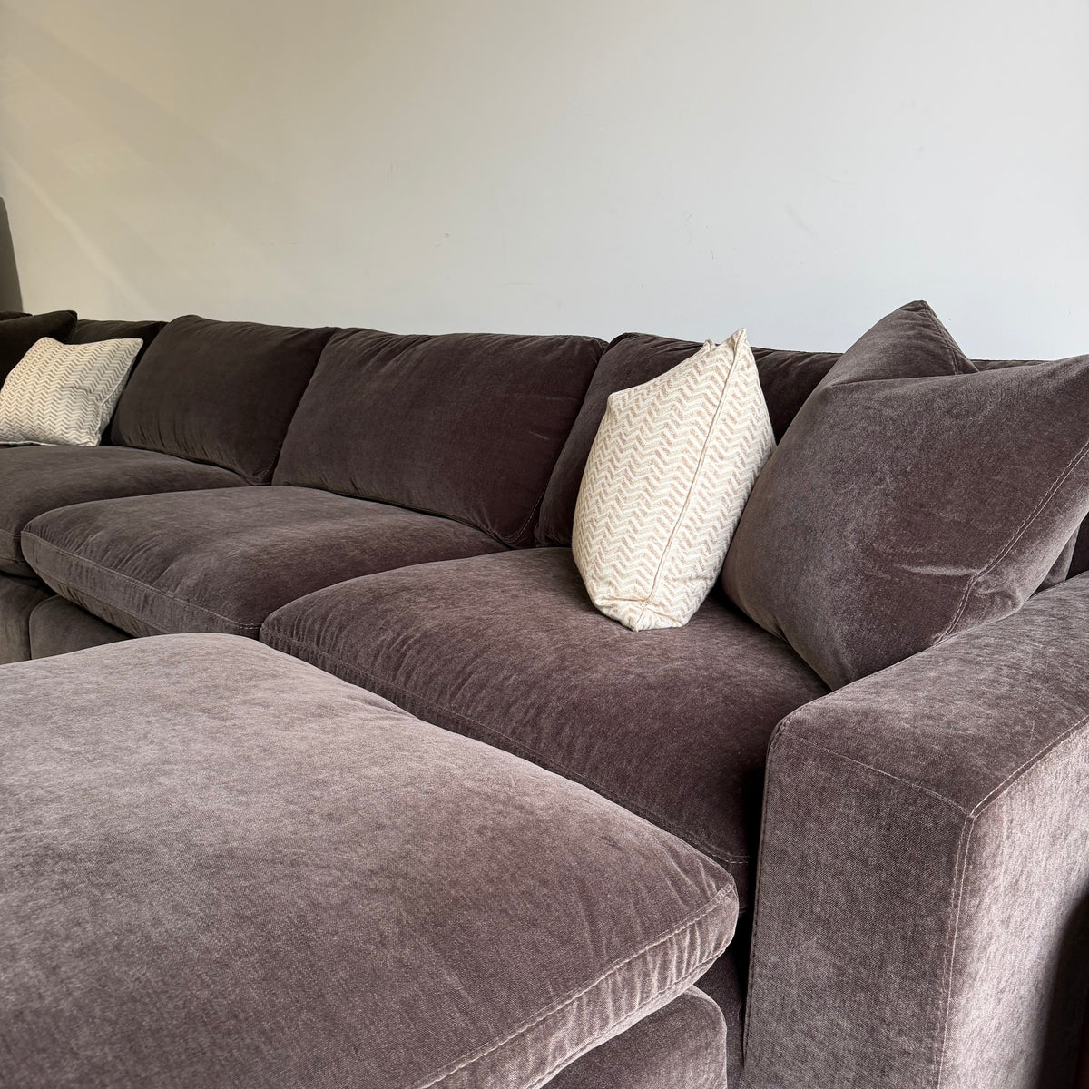 Woodland U-Shape Enclosed with Classic Ottoman detail