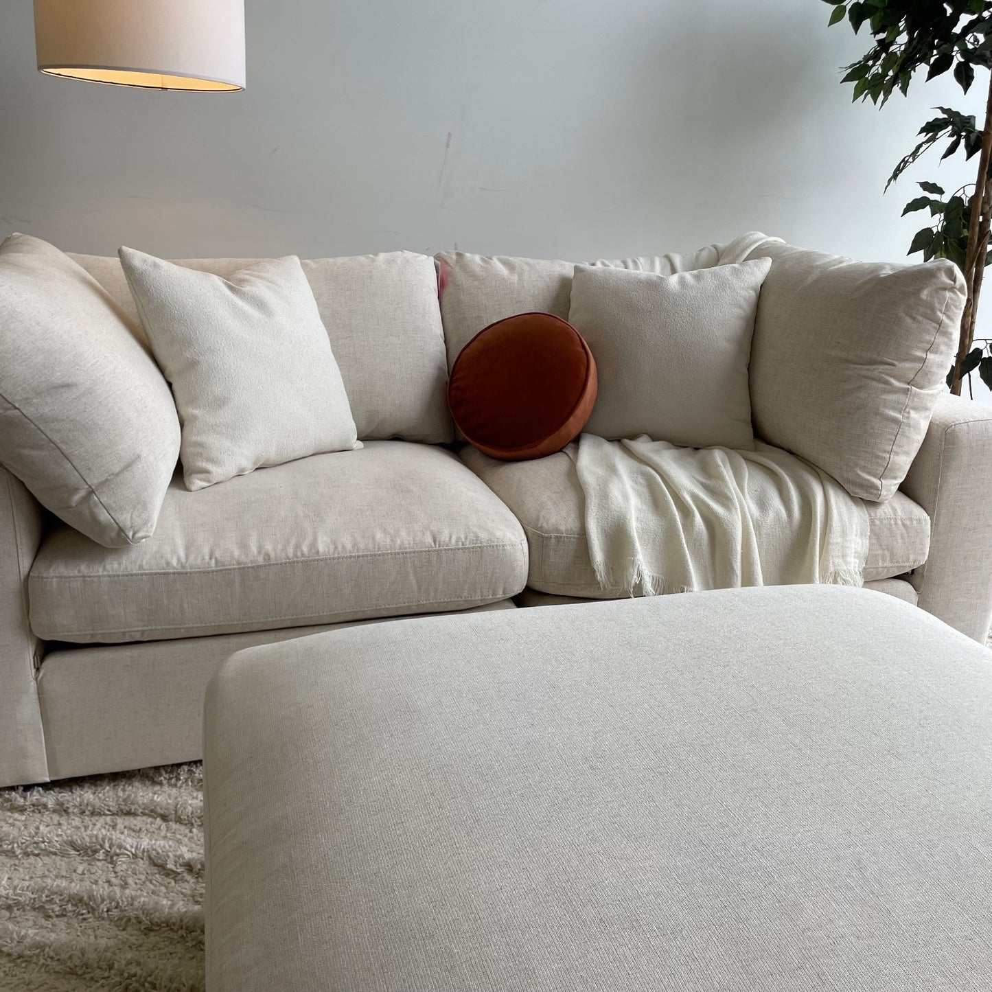 Serene Loveseat w/Ottoman