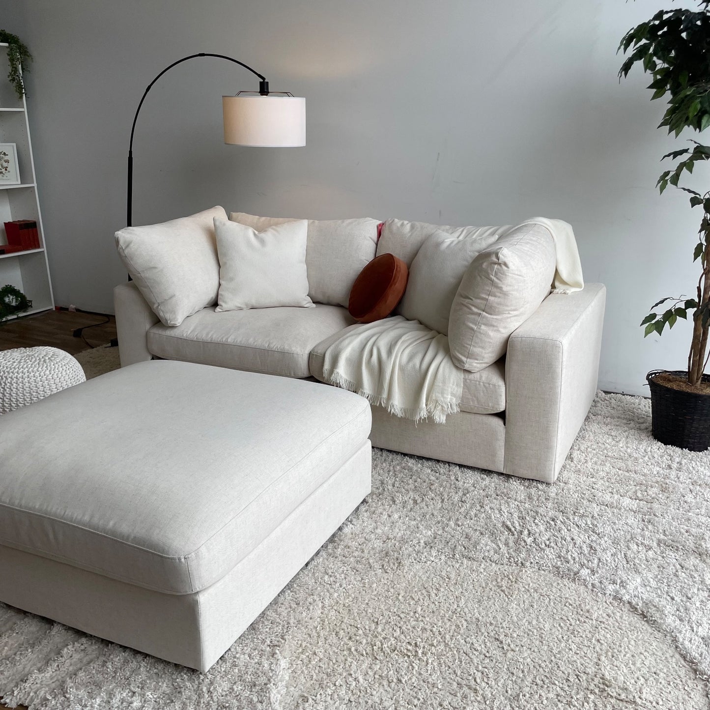 Serene Loveseat w/Ottoman