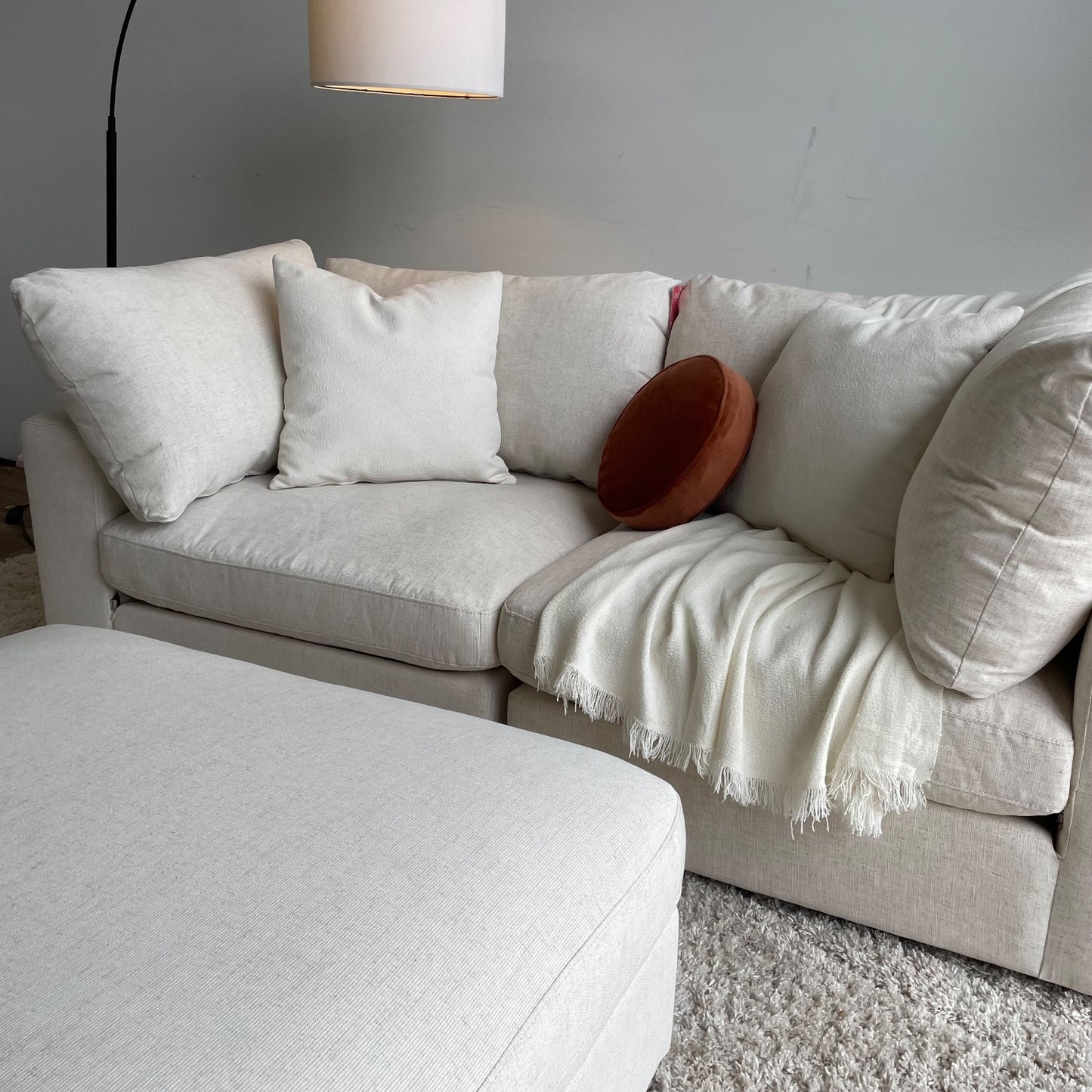 Serene Loveseat w/Ottoman
