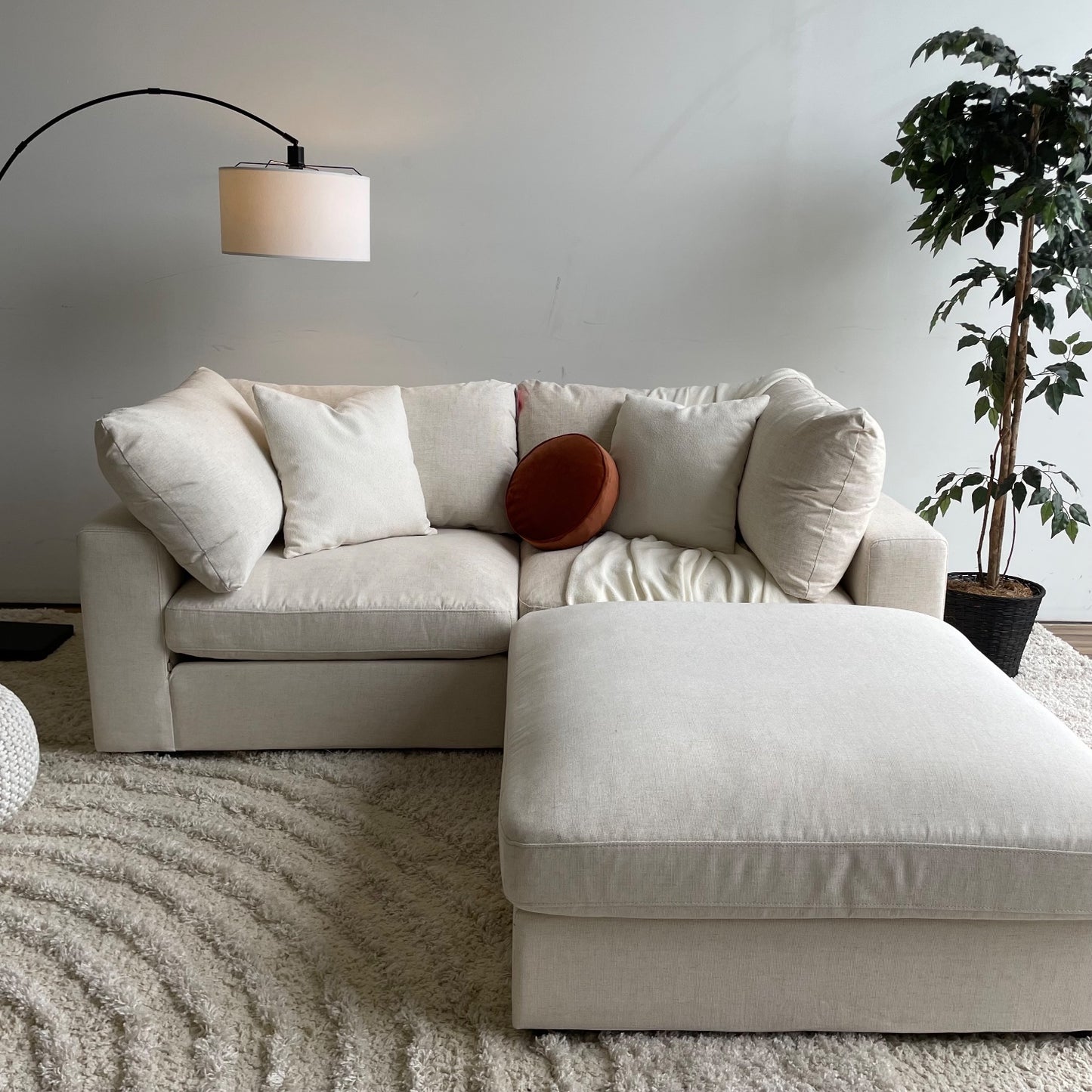 Serene Loveseat w/Ottoman