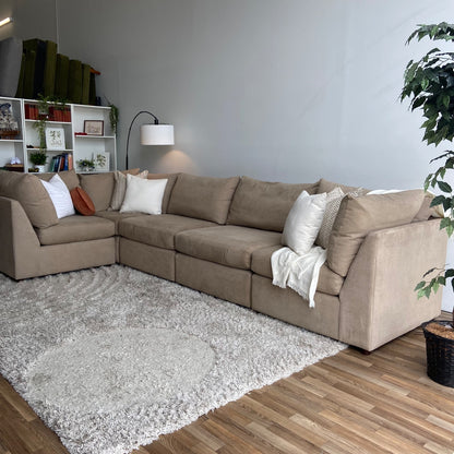 Bassett Beckham 5-piece sectional in tan