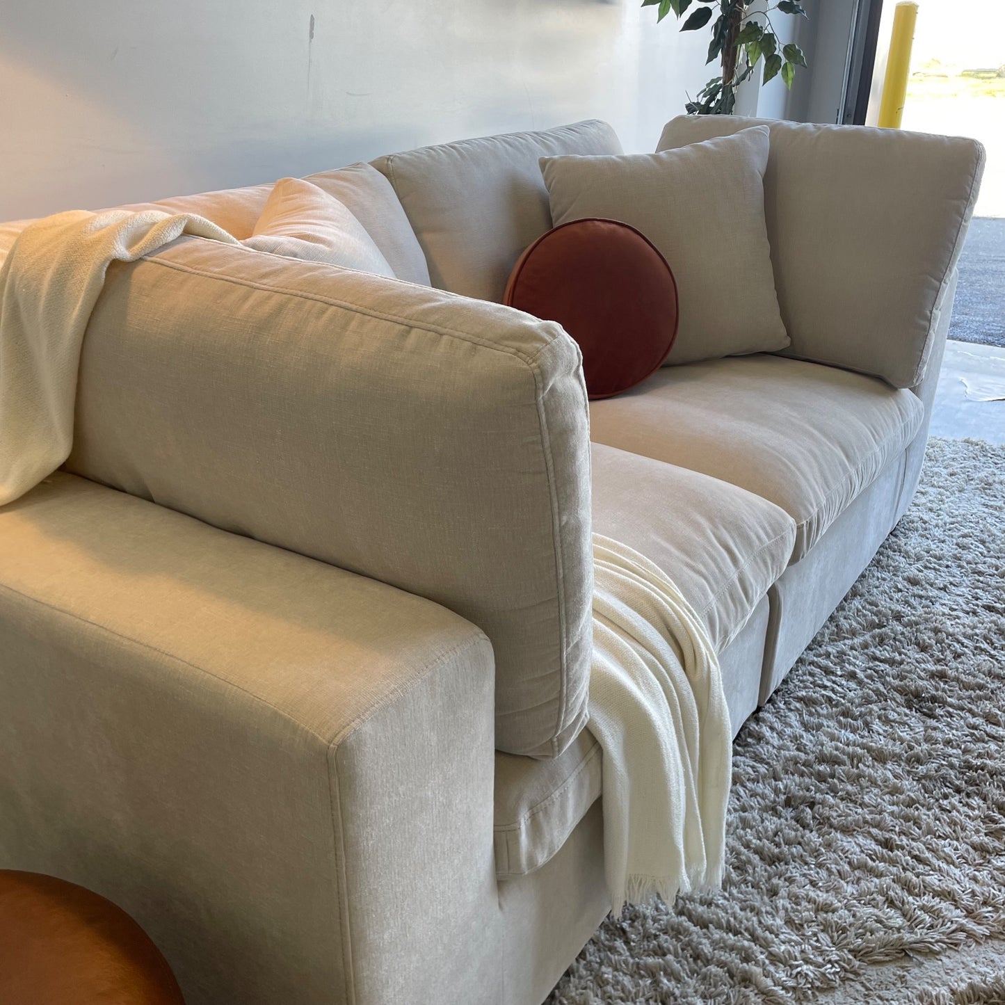 Lakeview Loveseat in Vanilla Cream