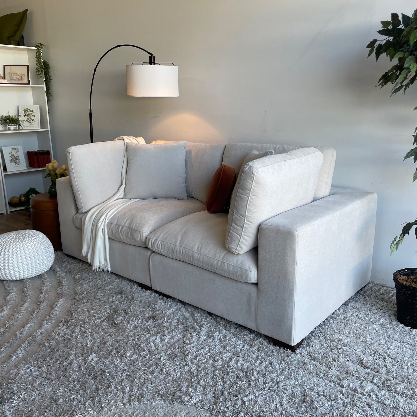 Lakeview Loveseat in Vanilla Cream