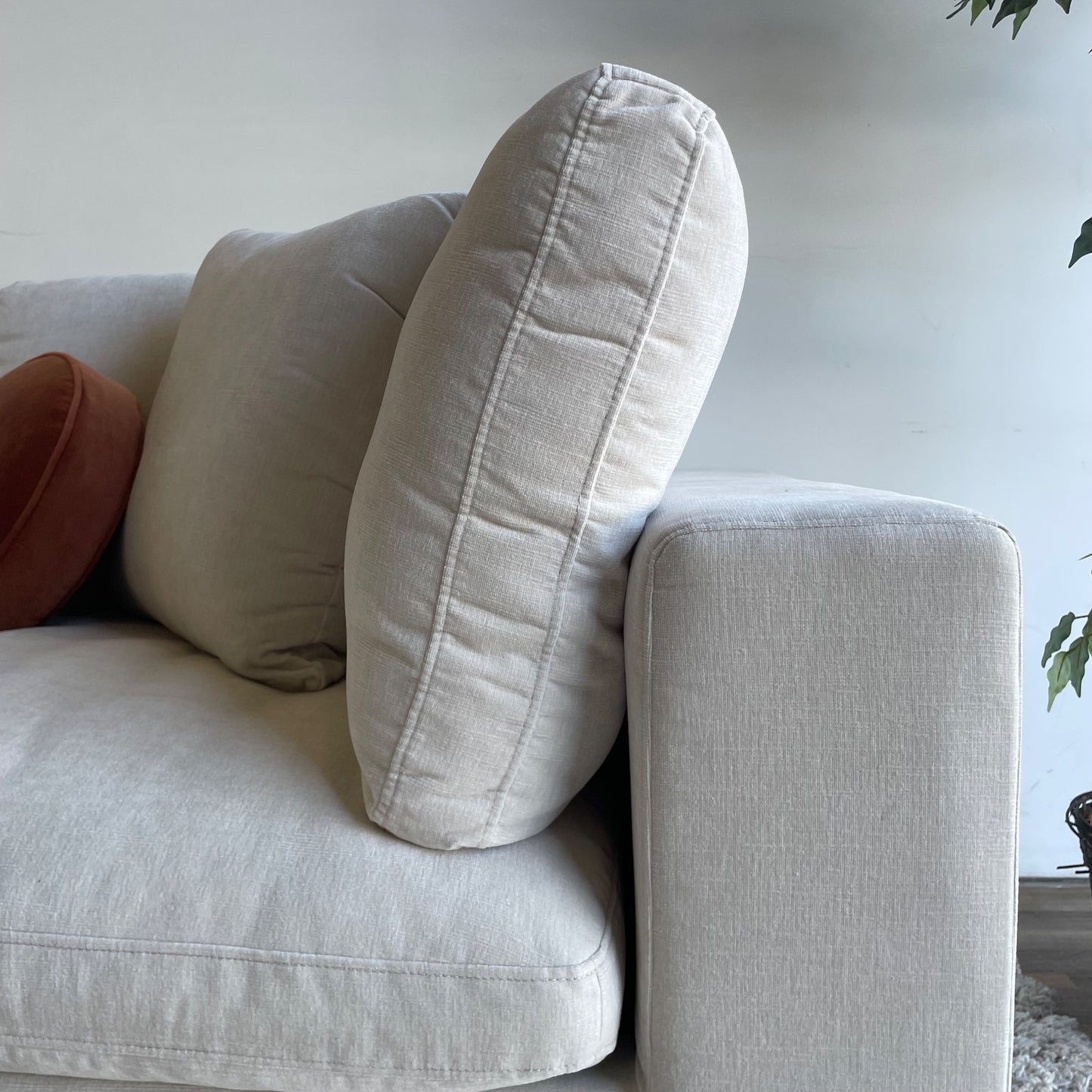 Lakeview Loveseat in Vanilla Cream