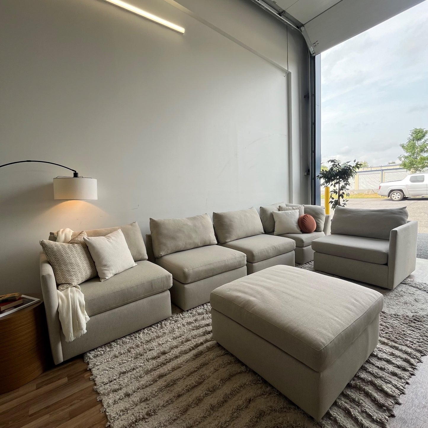 Bassett Beckham 6 Piece Modular Sectional in Cream Basketweave