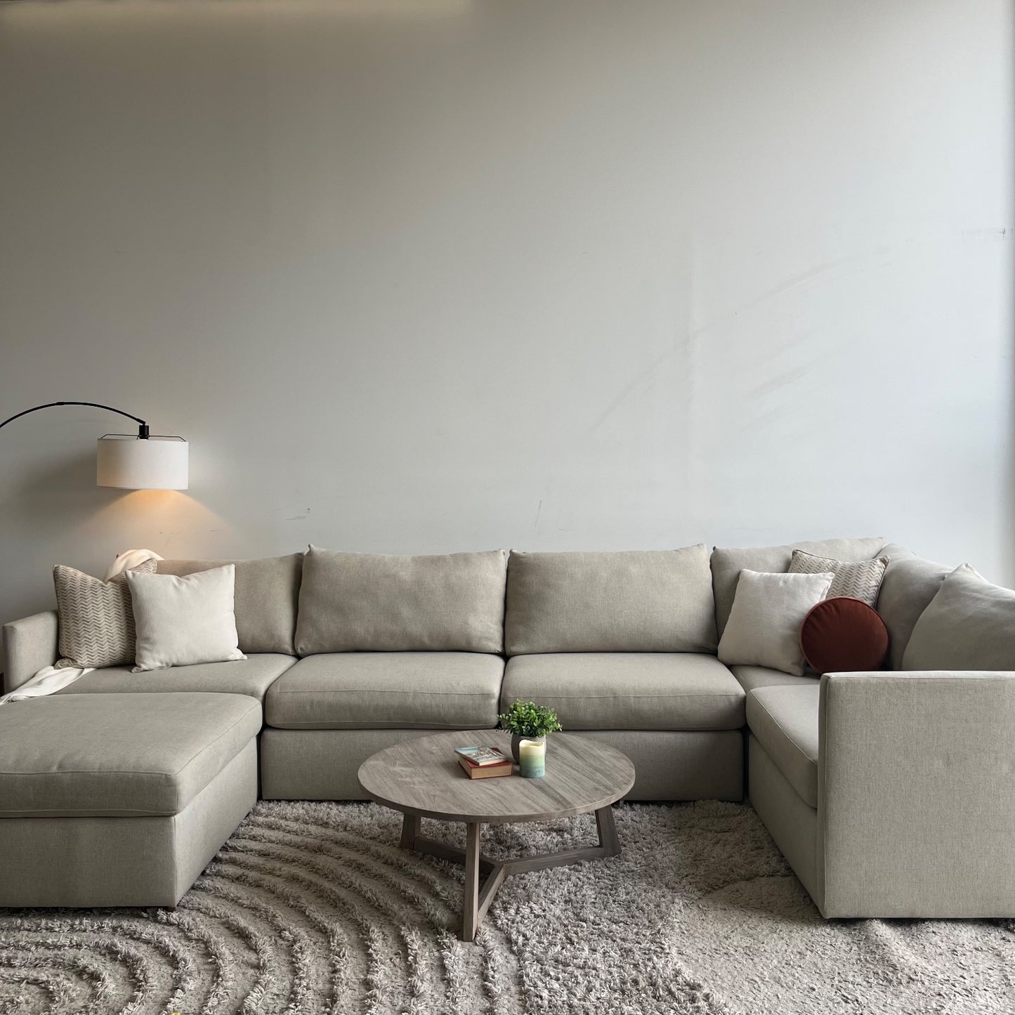 Bassett Beckham 6 Piece Modular Sectional in Cream Basketweave
