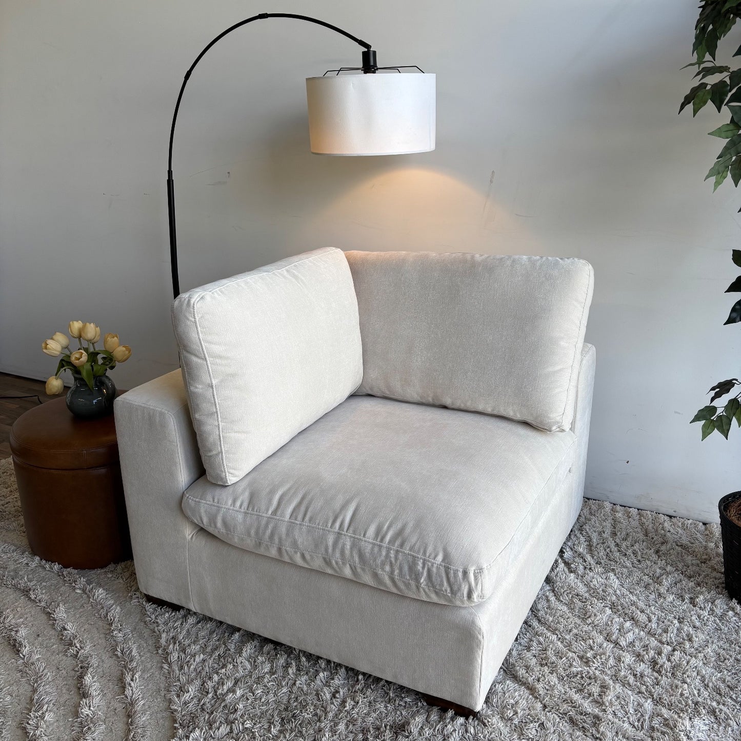 Lakeview Corner in Vanilla Cream