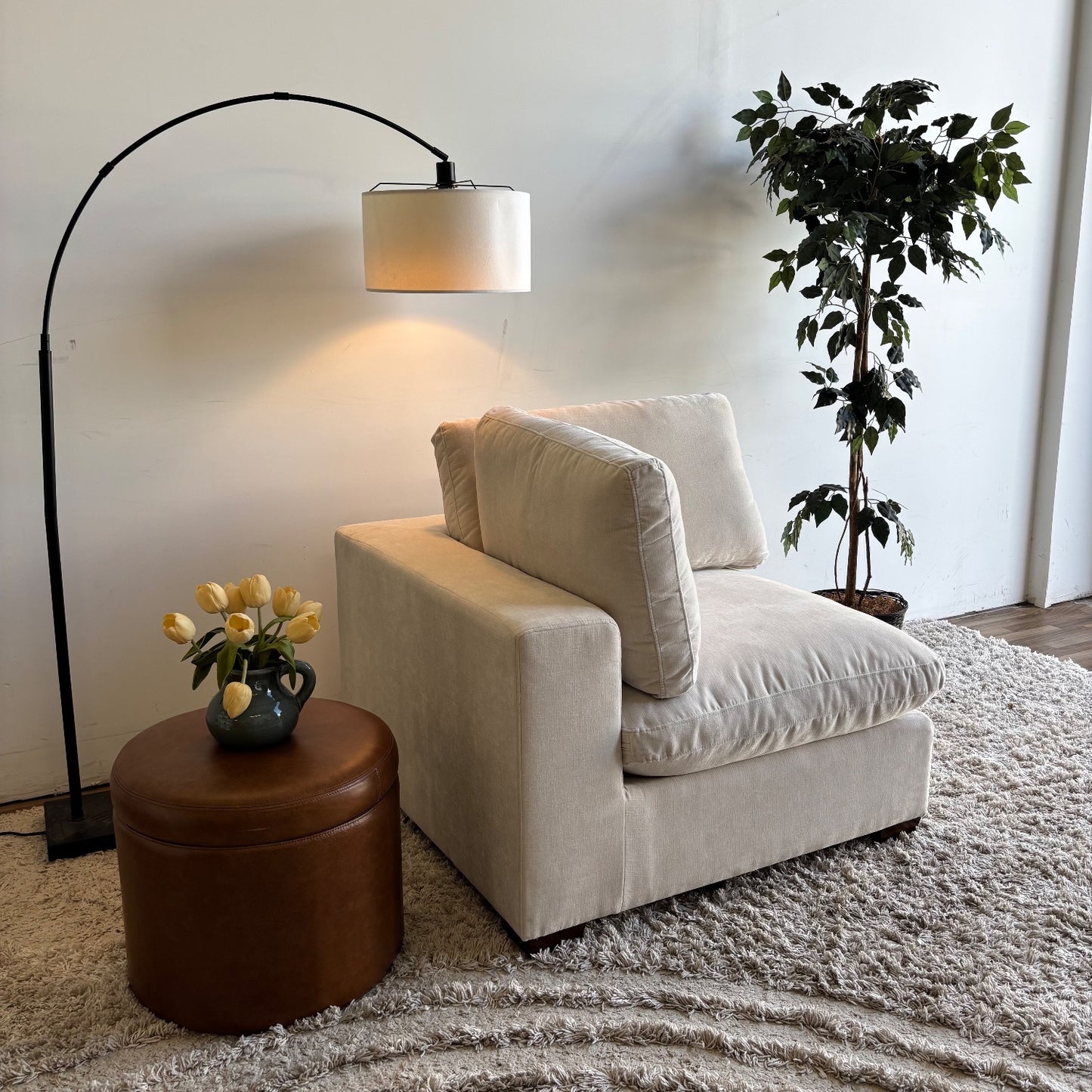 Lakeview Corner in Vanilla Cream