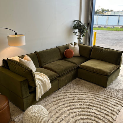 Bellamia L-shape in Green Performance Velvet