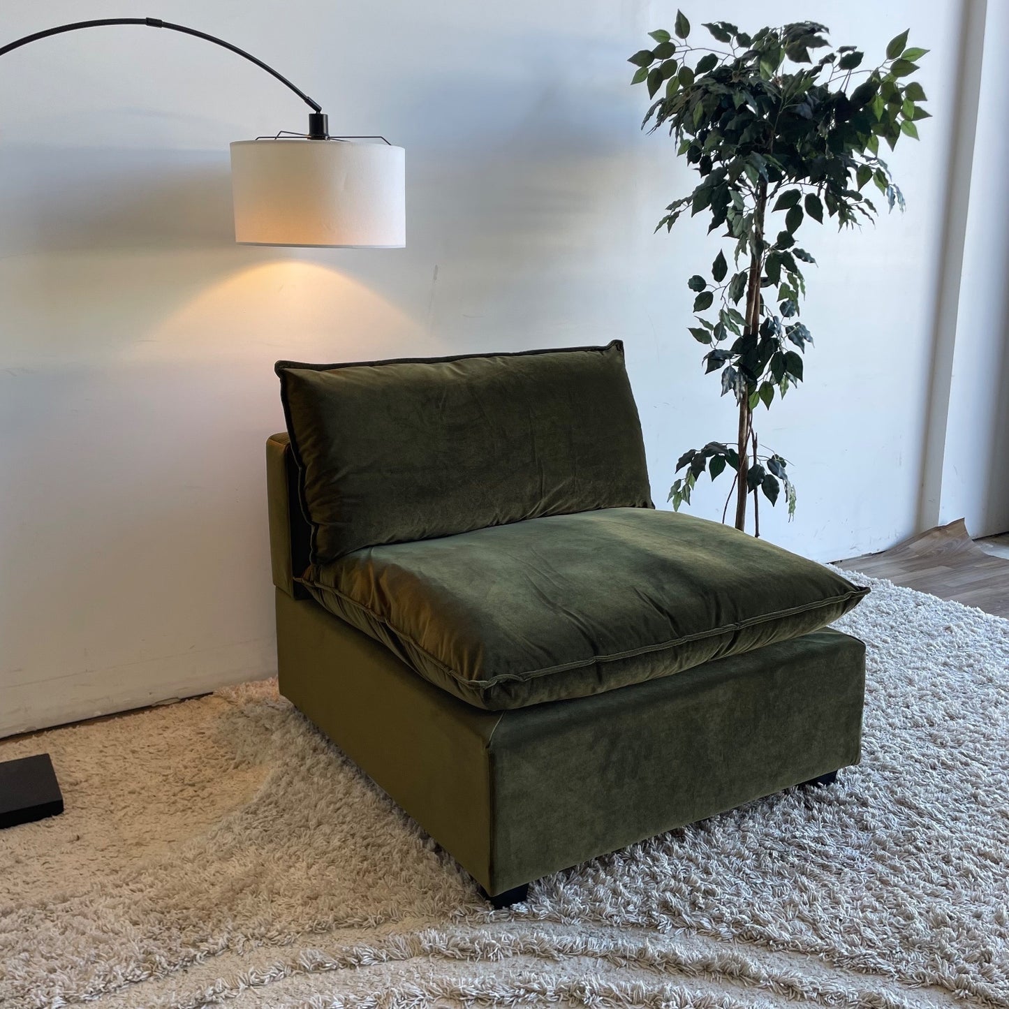 Bellamia Armless in Green performance Velvet