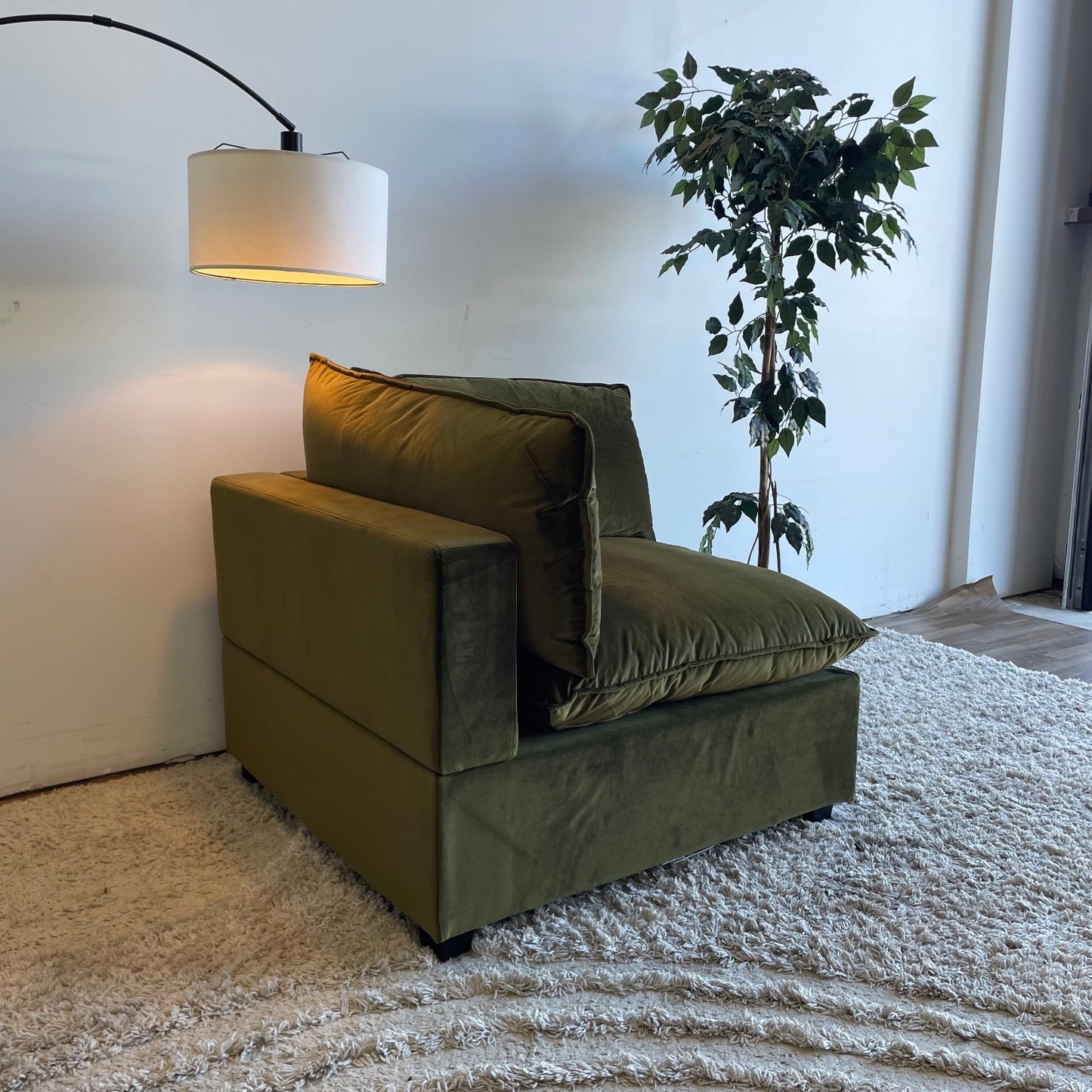 Bellamia Corner piece in Green performance Velvet