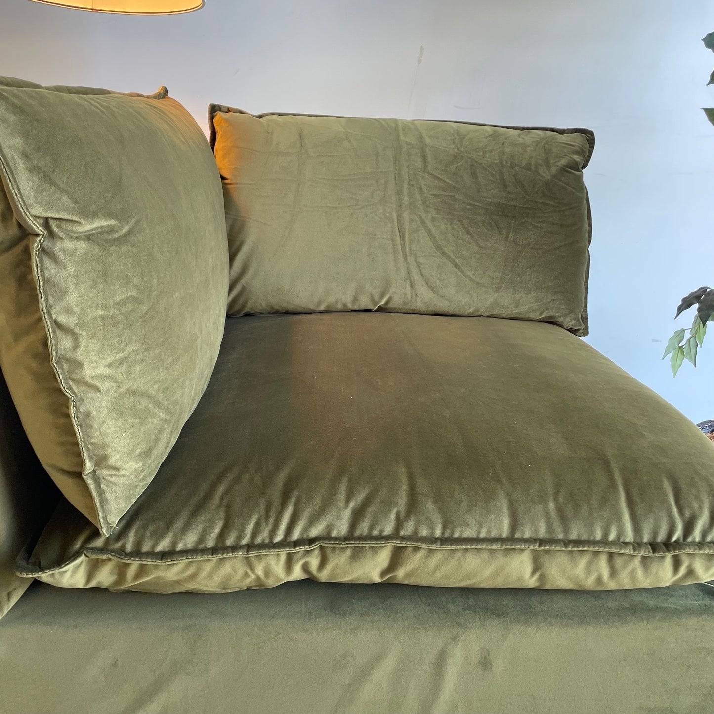 Bellamia Corner piece in Green performance Velvet