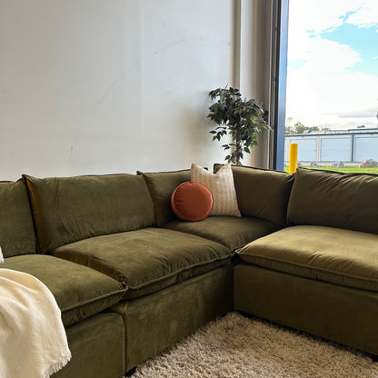 Bellamia L-shape in Green Performance Velvet