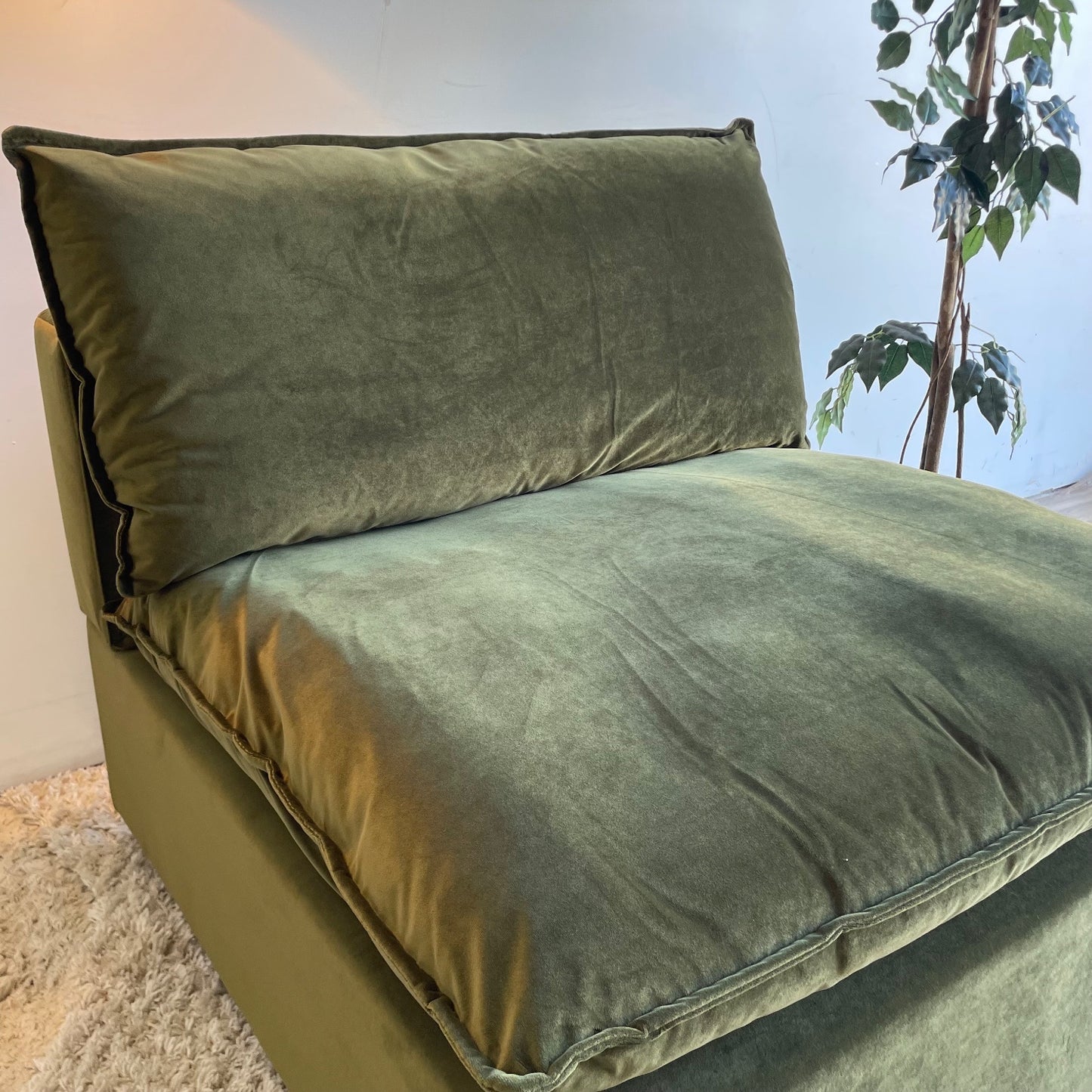 Bellamia Armless in Green performance Velvet