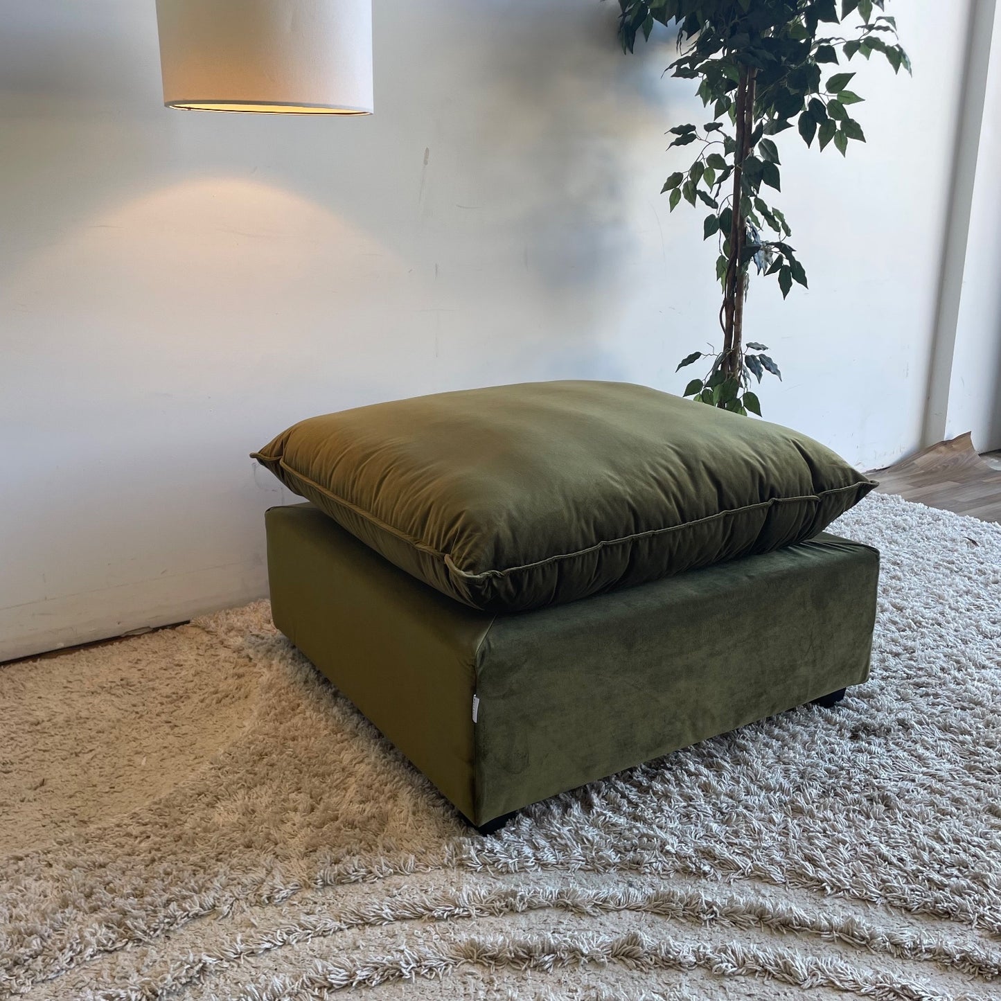 Bellamia Ottoman in Green performance Velvet