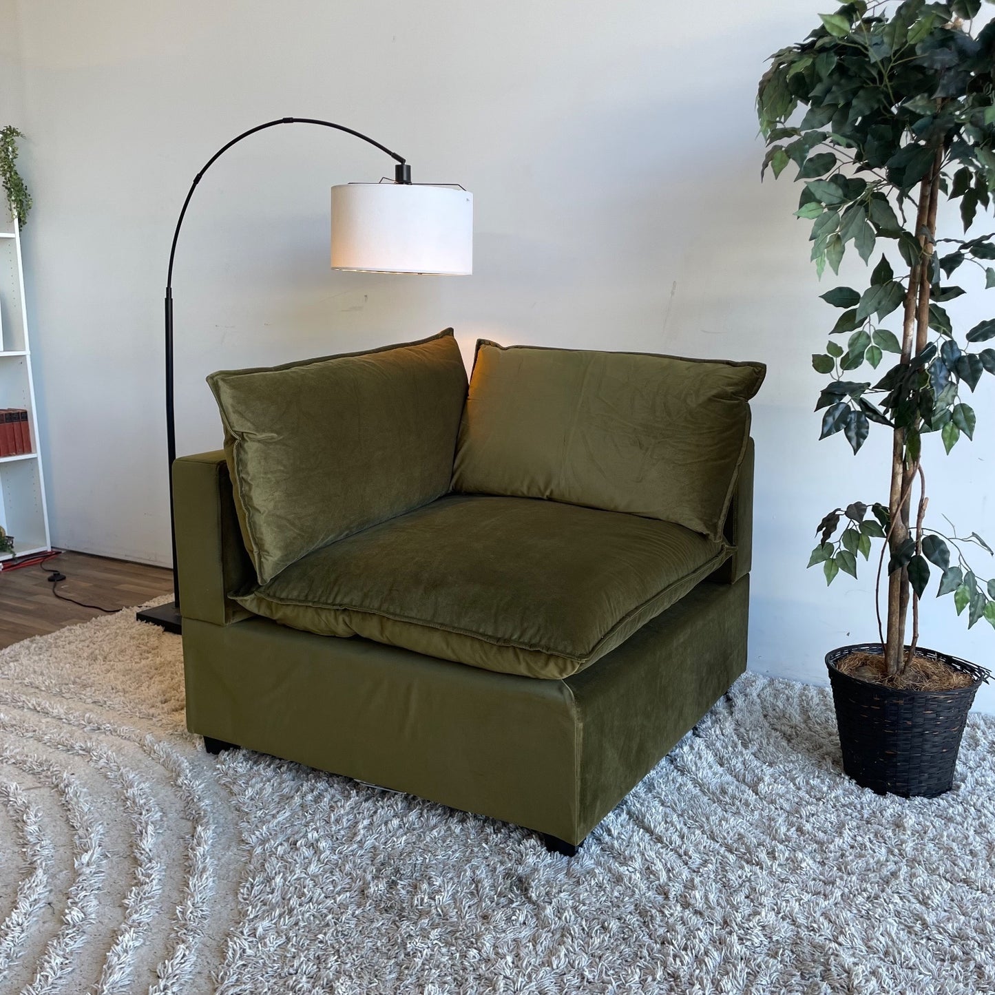 Bellamia Corner piece in Green performance Velvet