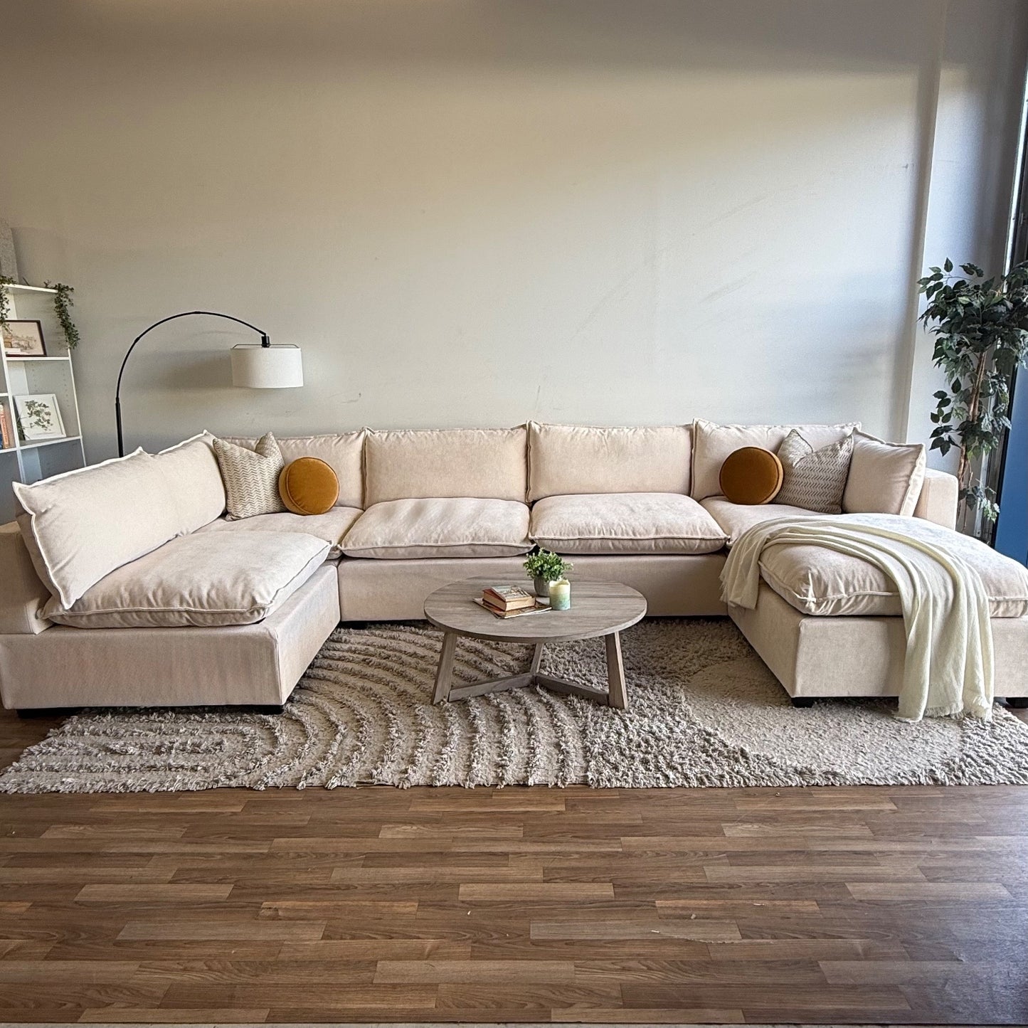 Bella Mia Luna U-Shape in Cream Performance Chenille