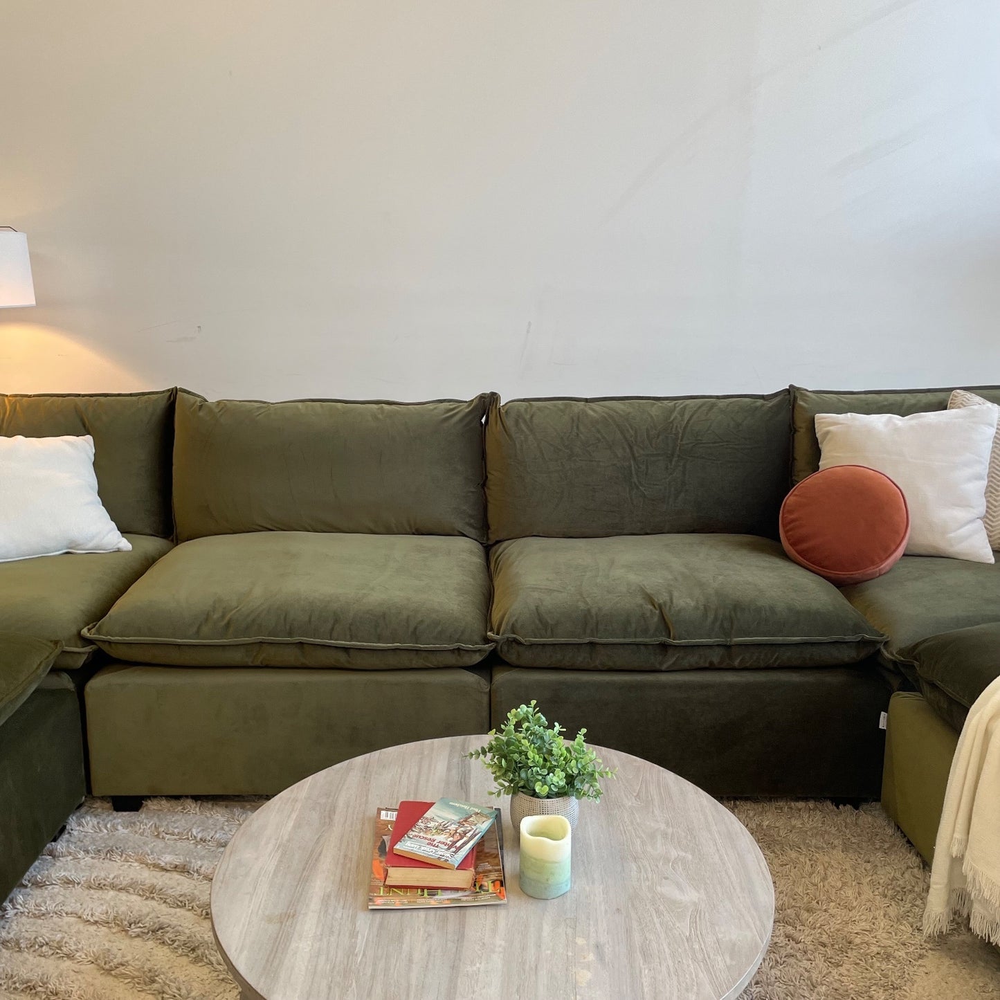 Bellamia Luna U-Shape in Green Performance Velvet