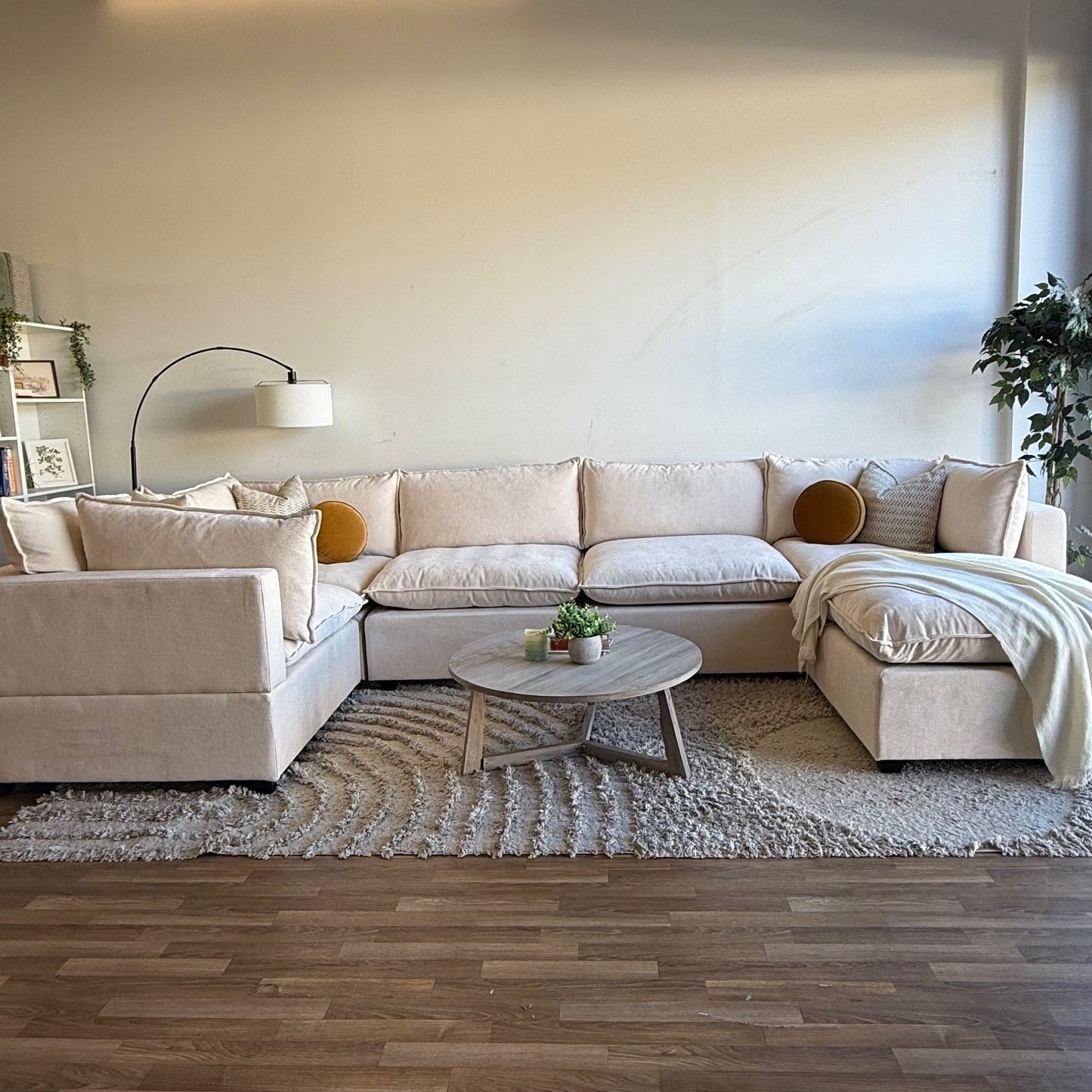 Bellamia Luna U-Shape Enclosed in Cream Performance Chenille