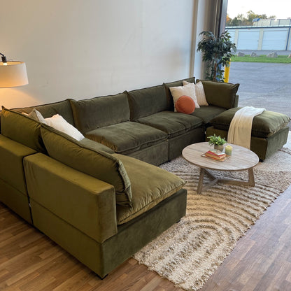 Bellamia Luna U-Shape in Green Performance Velvet