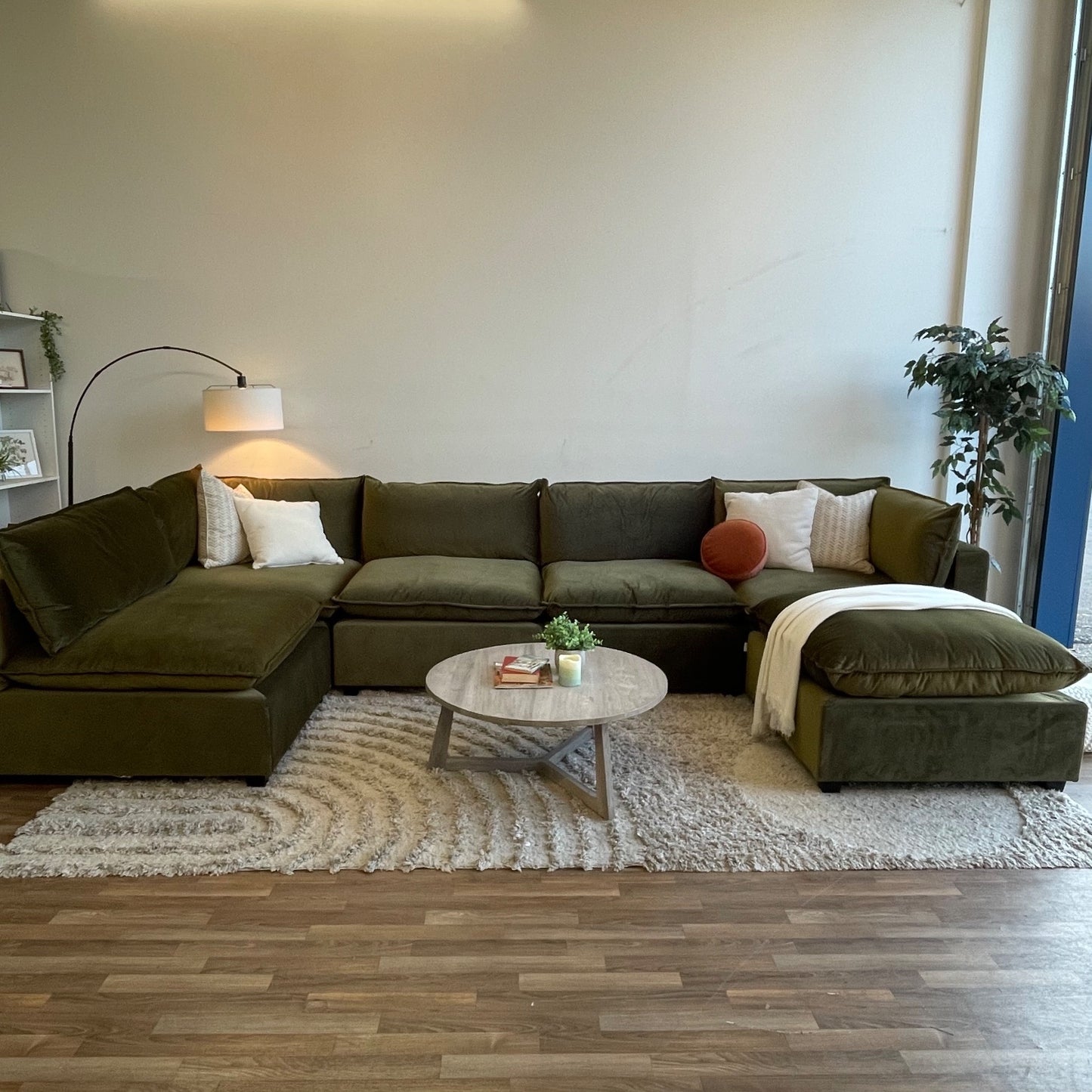 Bella Mia Luna U-Shape in Cream Performance Chenille