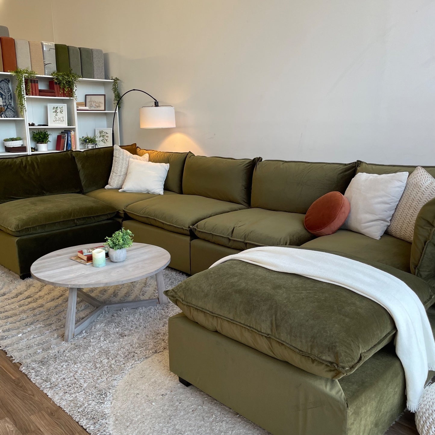 Bellamia Luna U-Shape in Green Performance Velvet