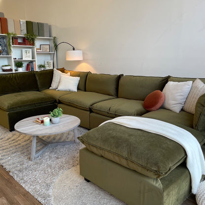 Bellamia Luna U-Shape in Green Performance Velvet