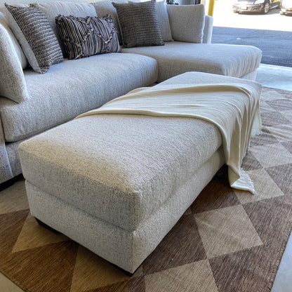 (Display Model) Dayle Sectional W/Ottoman in Stone Gray Basket weave