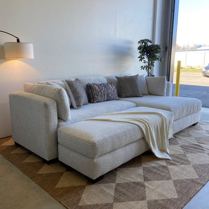 (Display Model) Dayle Sectional W/Ottoman in Stone Gray Basket weave