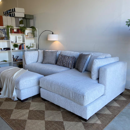 (Display Model) Dayle Sectional W/Ottoman in Stone Gray Basket weave
