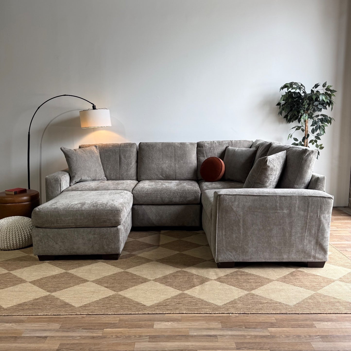 Atlas Modular L-Shape Enclosed w/Ottoman in Gray Chenille