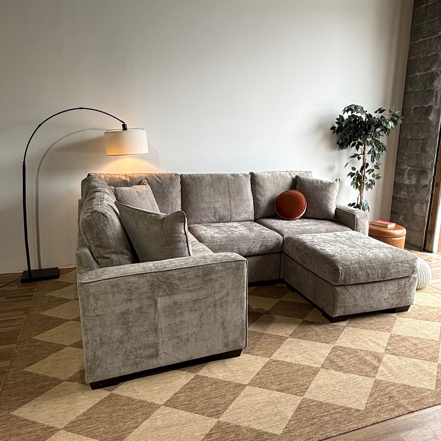 Atlas Modular L-Shape Enclosed w/Ottoman in Gray Chenille