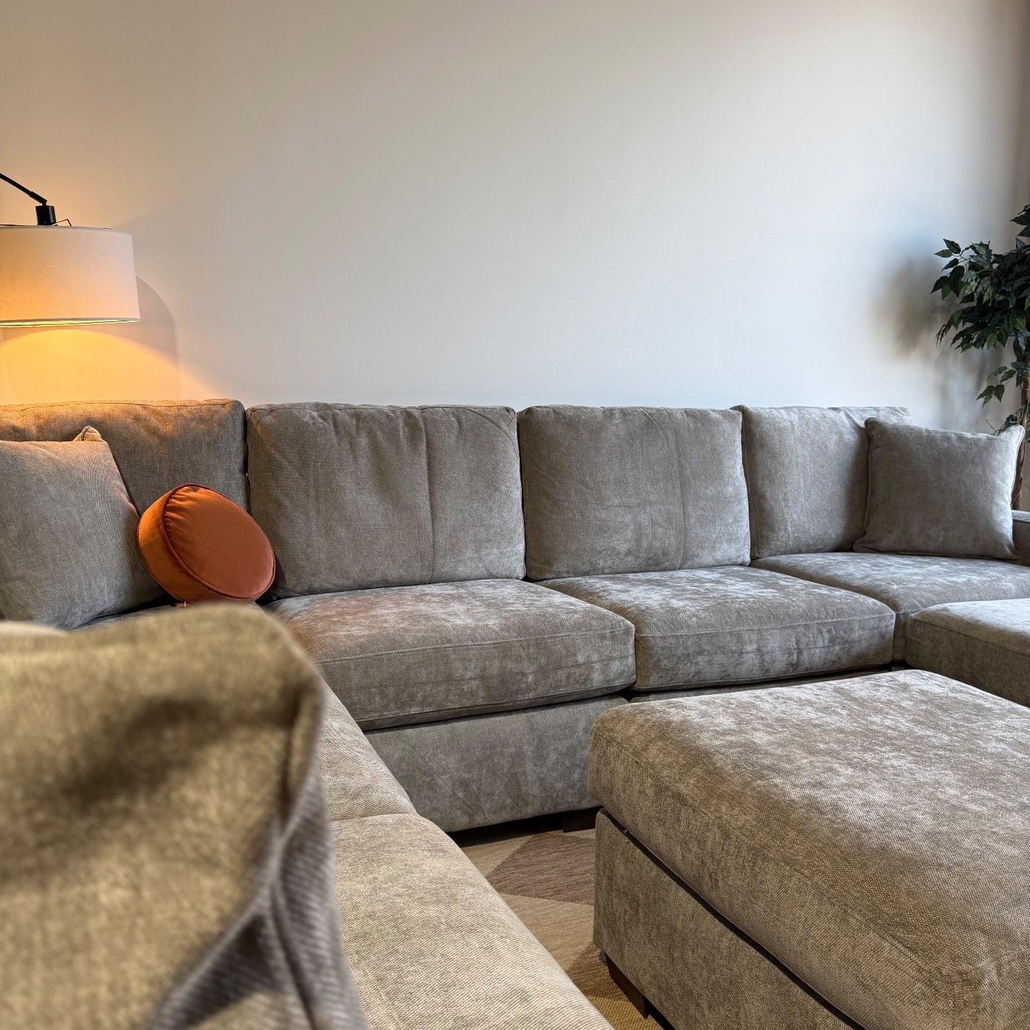 Atlas Modular Grand Corner w/Ottoman in Gray Chenille